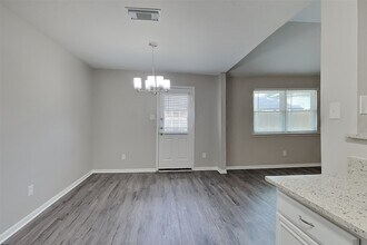 Building Photo - 2815 Fox Mountain Dr