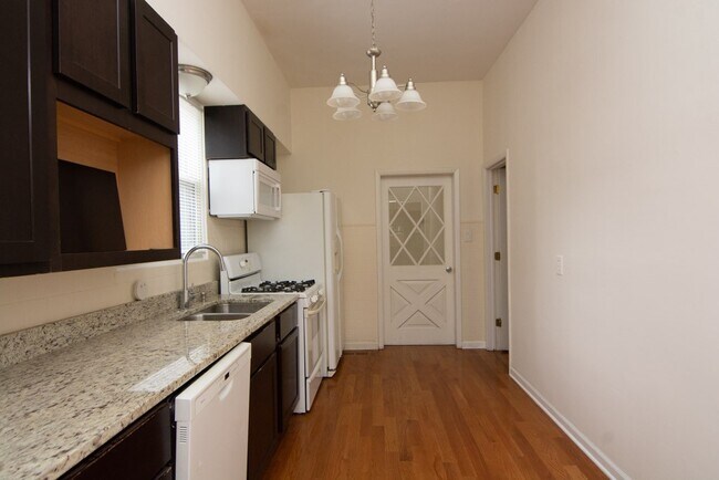 Foto del edificio - 2814 N Maplewood Ave