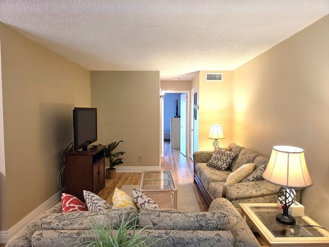 Building Photo - Over 55 Community! Adorable Furnished One ...