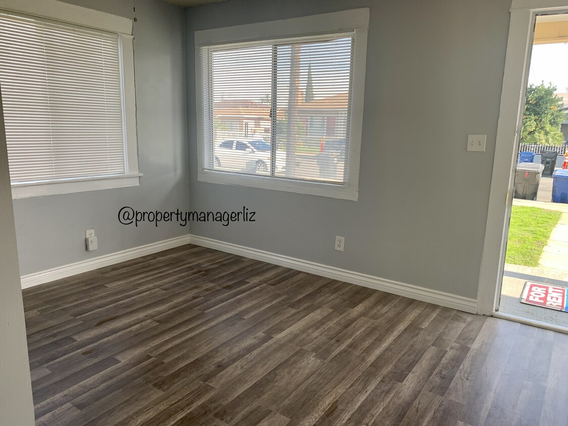 Living room entrance - 6255 Gifford Ave