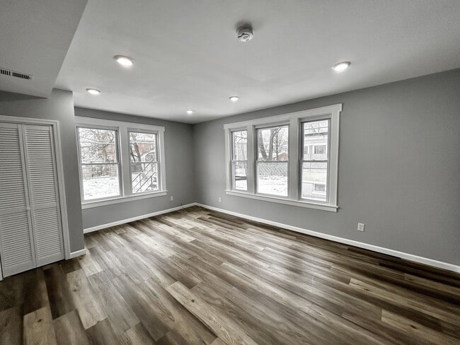 Building Photo - 690 Clinton Ave