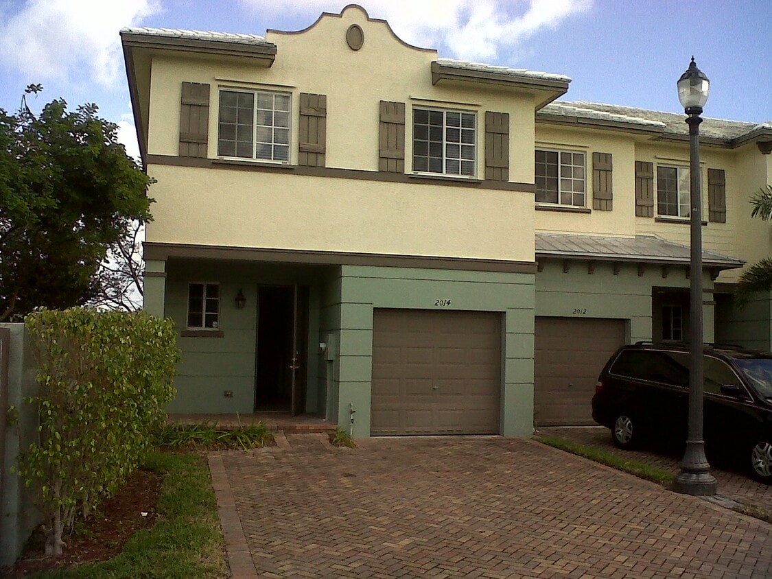 2014 Marsh Harbor Dr, Riviera Beach, FL 33404 Townhouse for Rent in Riviera Beach, FL