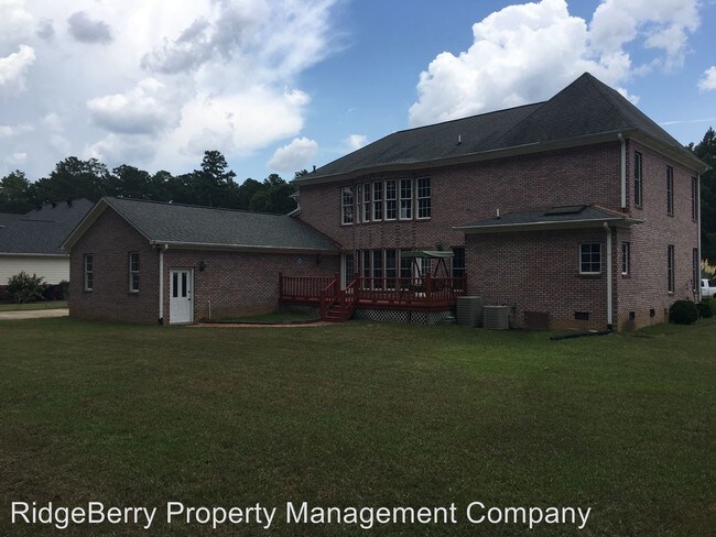 Building Photo - 5 br, 3.5 bath House - 8 Norman Lane
