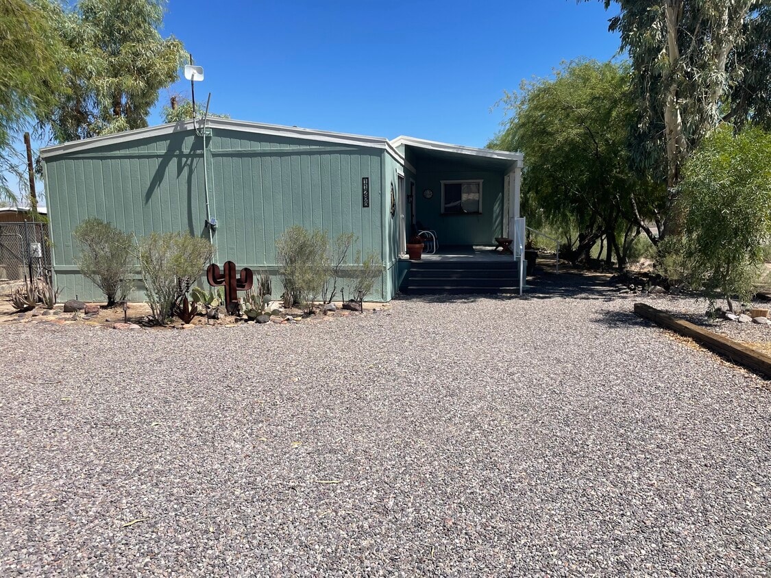 Primary Photo - 1128 E Dike Rd