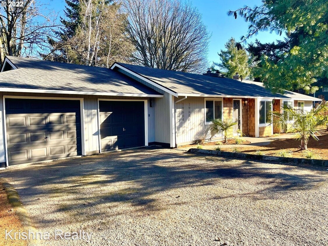 2 br, 1 bath House 19686 SW 68th Avenue House Rental in Tualatin, OR