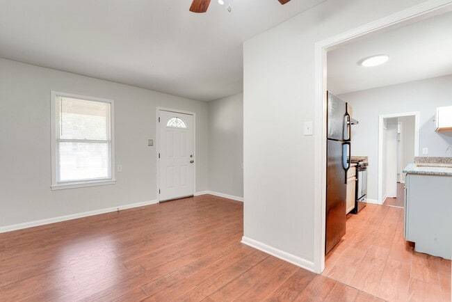 Building Photo - Highland Park Gem- 3/1 with Large Yard