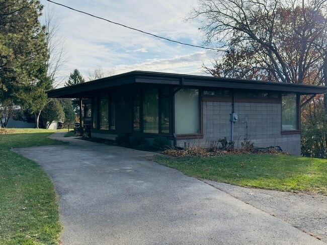 Building Photo - 35081 Fairview Rd