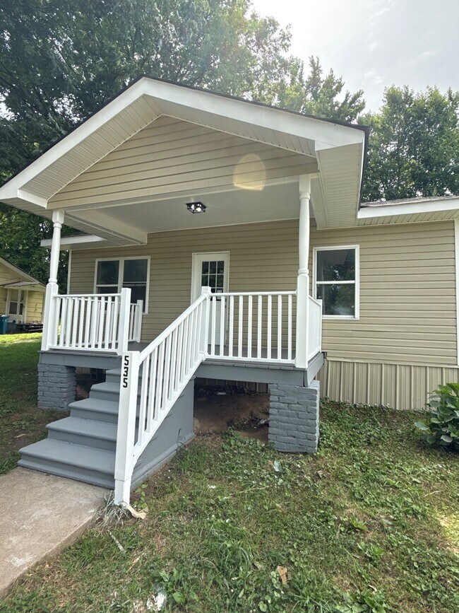 Building Photo - 535 N College St