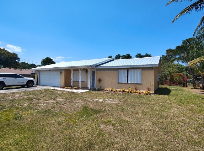 Building Photo - 253 SE Verada Ave