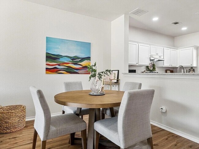 Foto del edificio - 2305 Homewood Ln