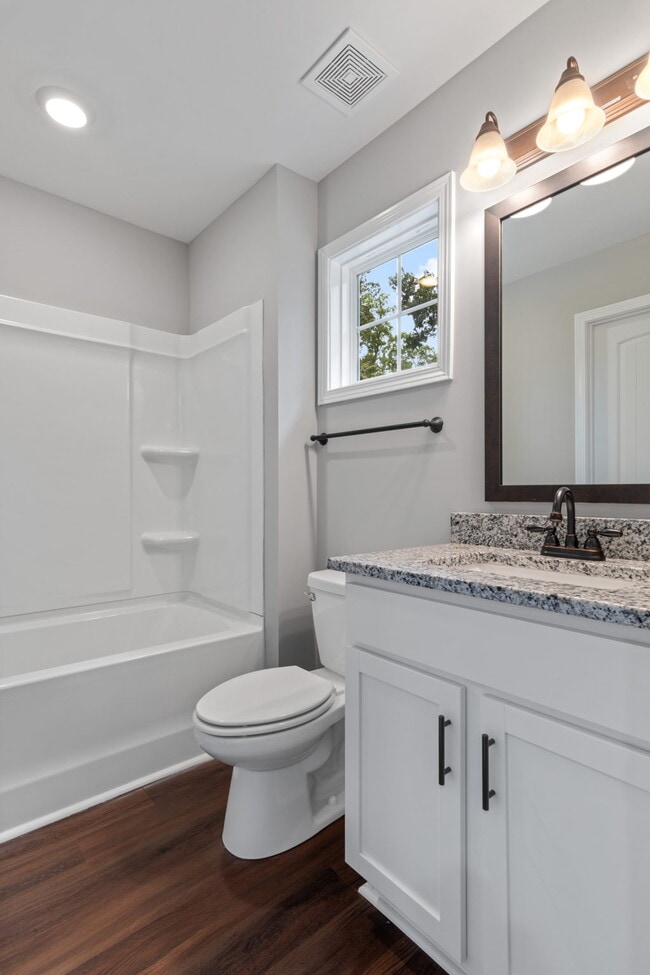 Building Photo - 2645 UNIT B Bell St