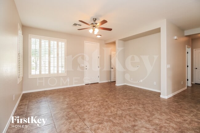 Building Photo - 4519 E Melrose St