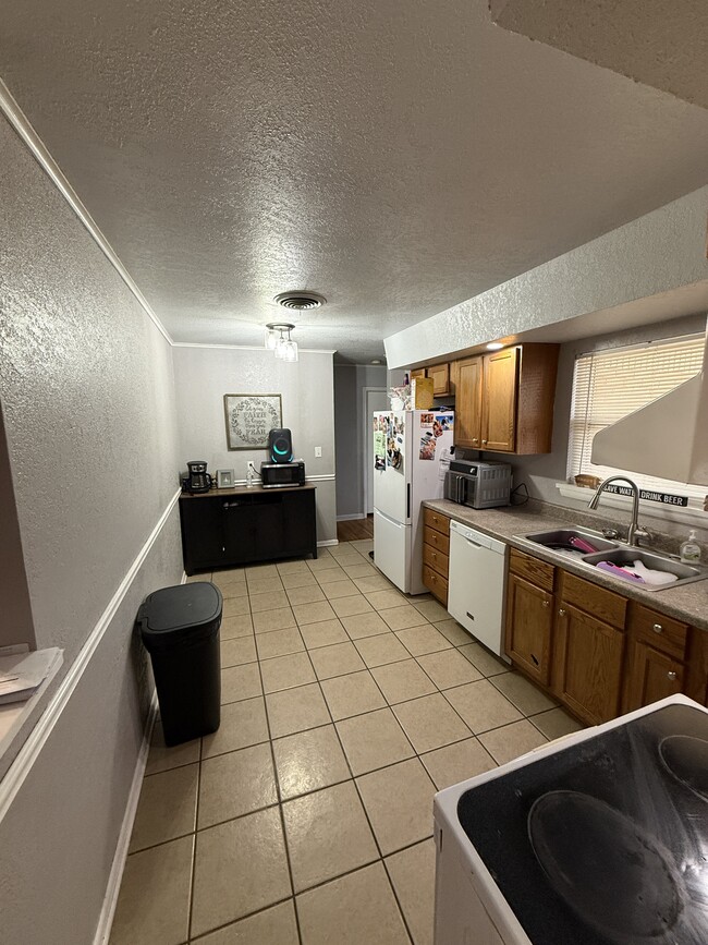 Building Photo - 1326 Hite Blvd