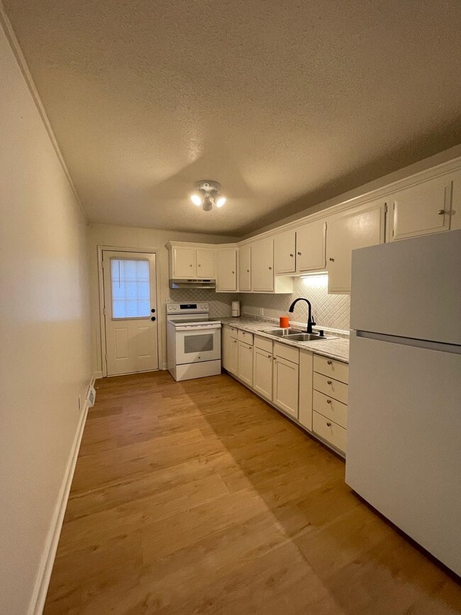 Building Photo - 311 S 10th St