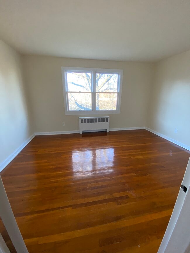 Building Photo - 150 Main St