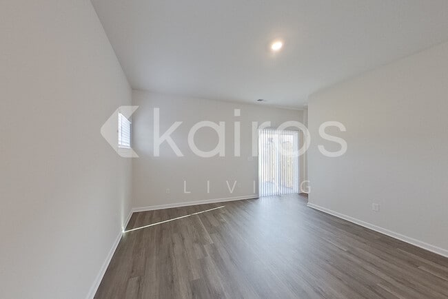 Building Photo - 2119 Banyon Cir