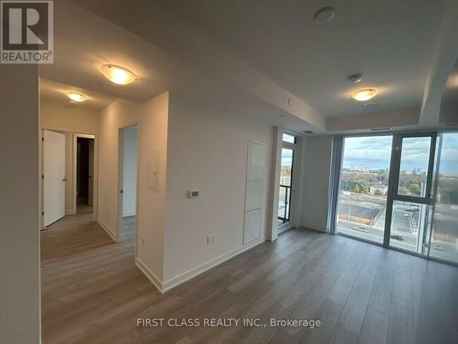 Building Photo - 5858 Yonge St