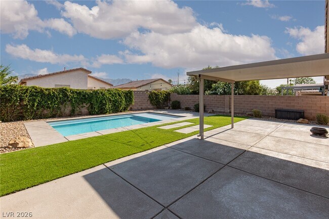 Foto del edificio - 4912 Peaceful Pond Ave
