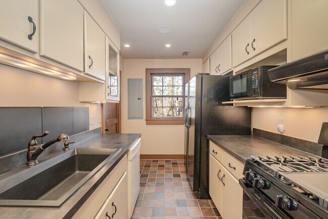 Building Photo - Gorgeous and Unique East Nashville Rental ...
