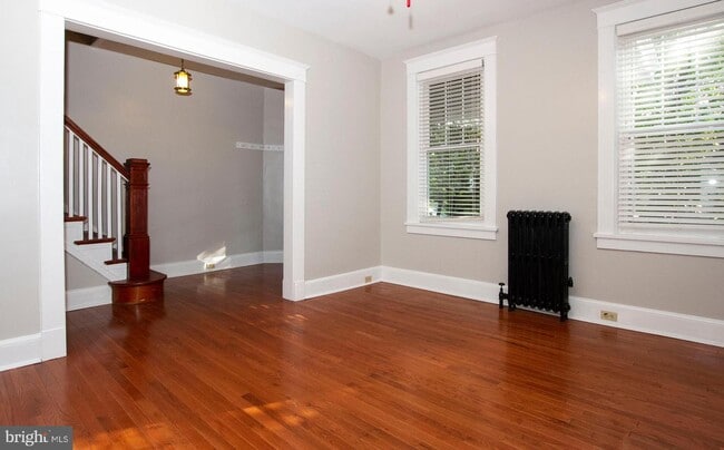 Building Photo - 2914 Cresmont Ave