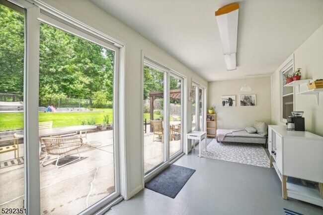 Building Photo - 100 Roosevelt Ave