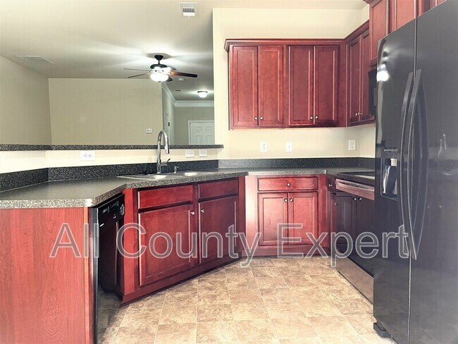 Foto del edificio - 599 Oakside Pl