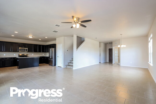 Building Photo - 10103 Reyes Heights