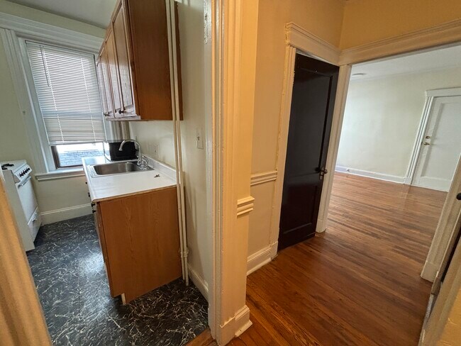 Building Photo - 364 Riverway