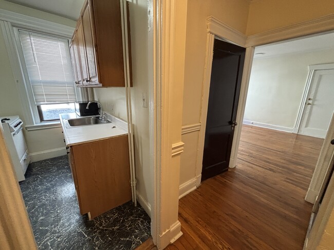 Building Photo - 364 Riverway