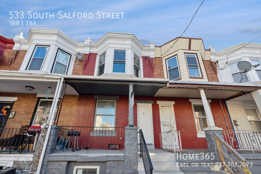 Primary Photo - Stunning 3 Bedroom 1 Bathroom Home - Looki...