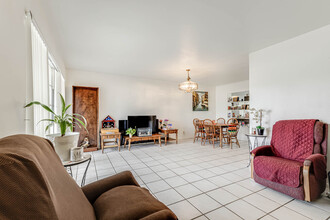 Building Photo - 359 Langton Dr