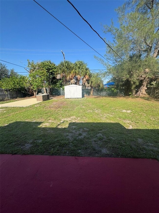 Foto del edificio - 3270 NW 208th St