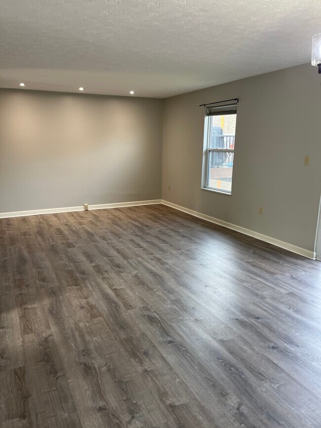Foto del edificio - 312 Wildflower Ct
