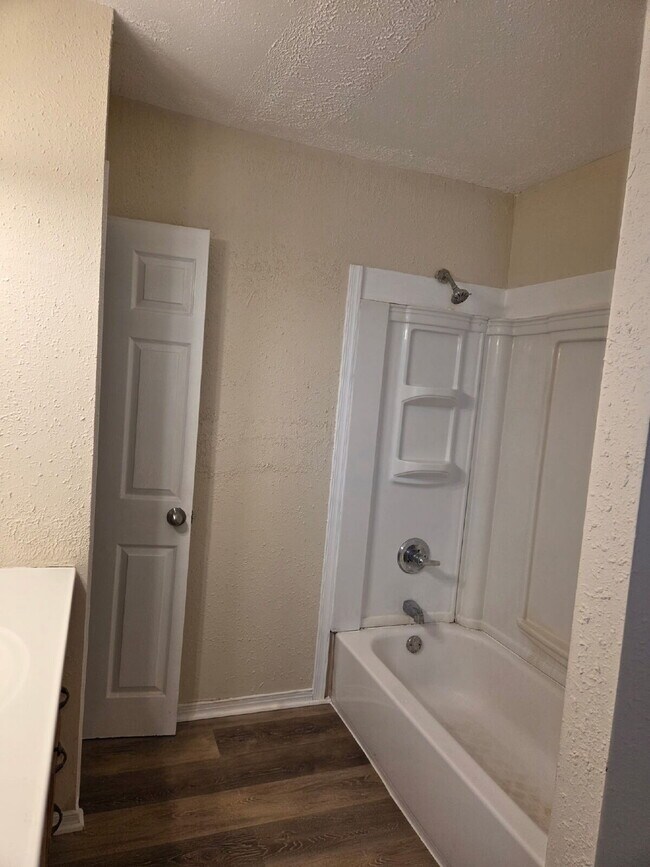 Foto del edificio - "Charming 3-Bed Sanctuary in Lebanon – Your Cozy Haven Awaits!"