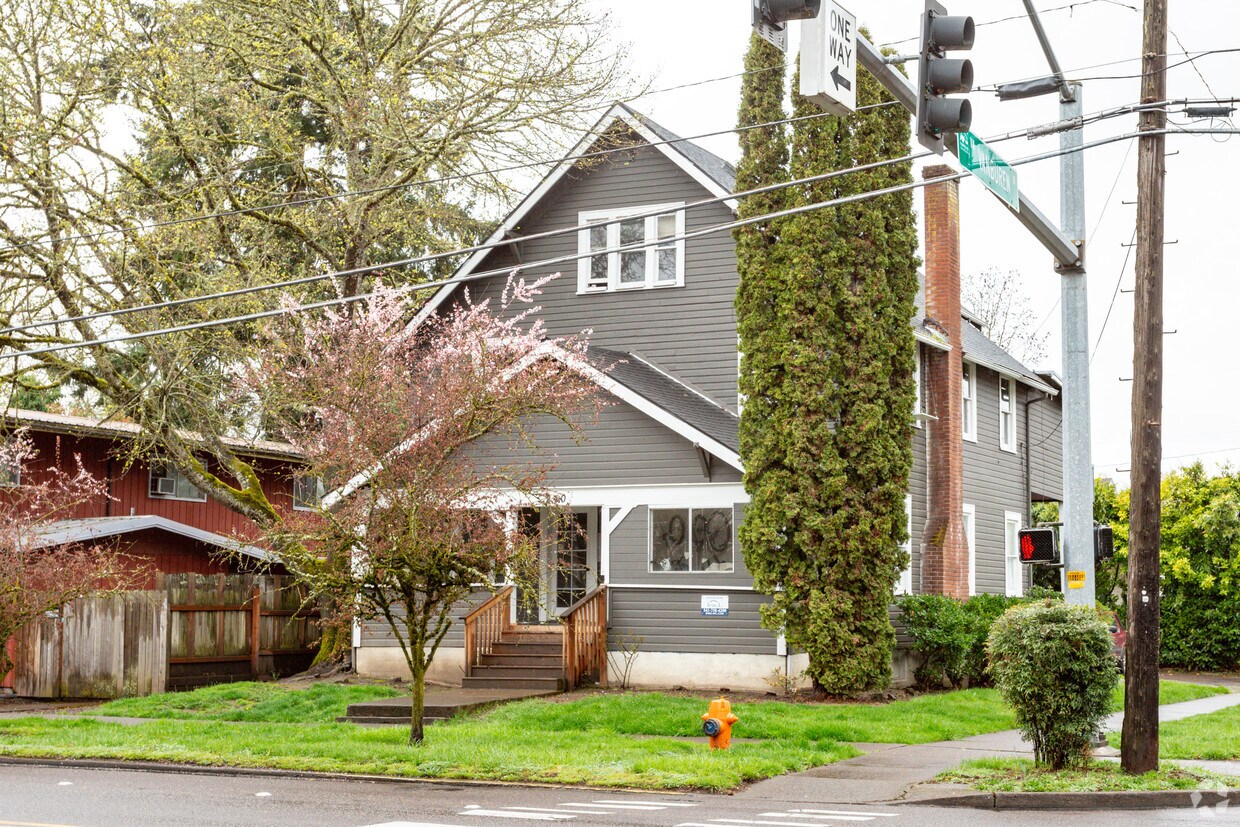 Primary Photo - 240 NW 9th St Corvallis