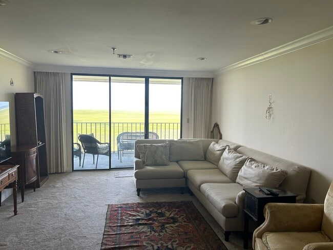 Building Photo - 1 Marina Dr