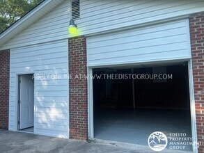 Building Photo - 283 Valley Dr