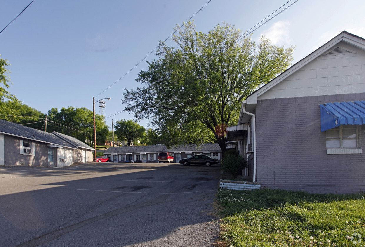 Building Photo - 3236 Clarksville Pike