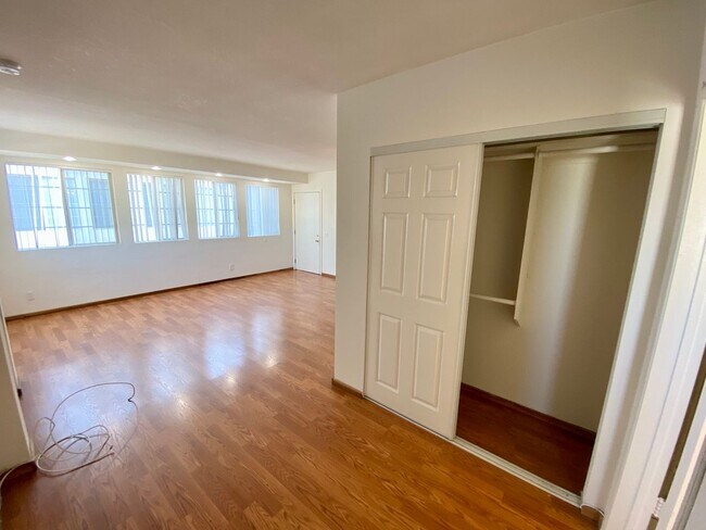 Foto del edificio - 12301-12307 Pacific Ave