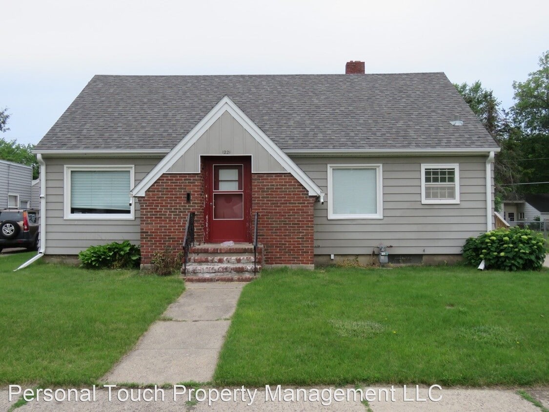 1221 5th St S, Moorhead, MN 56560 House Rental in Moorhead, MN