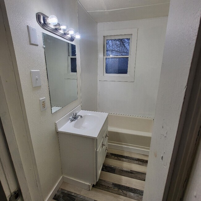 Foto del edificio - 1322 E Napier Ave