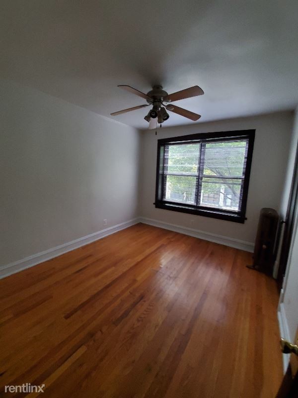 Building Photo - 3148 N Karlov Ave
