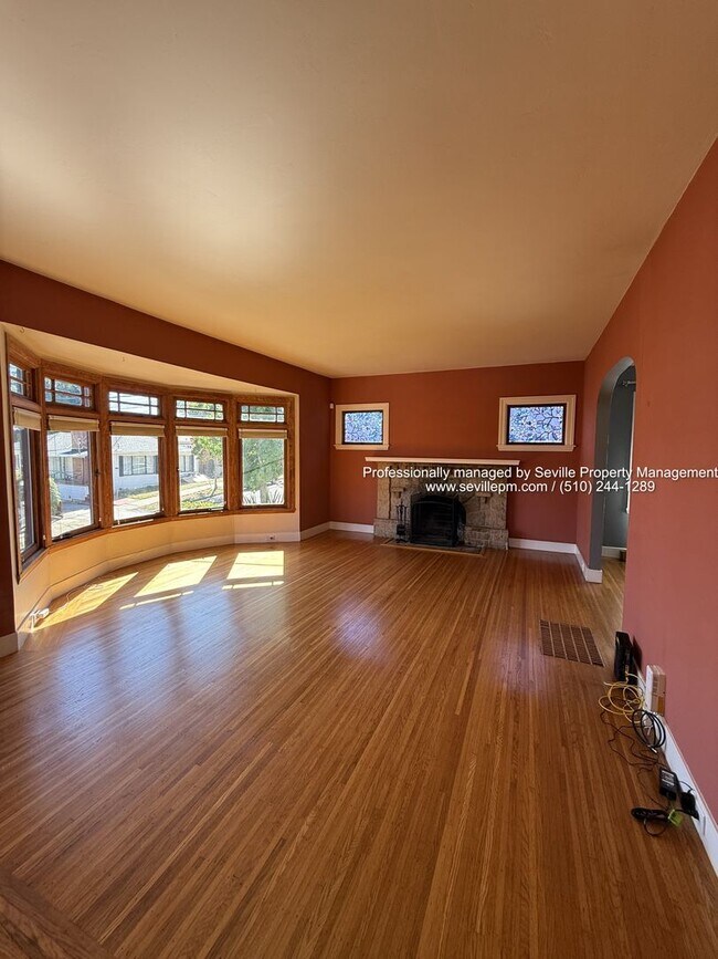 Foto del edificio - MOVE IN READY 3BR/1BA MAXWELL PARK HOME!