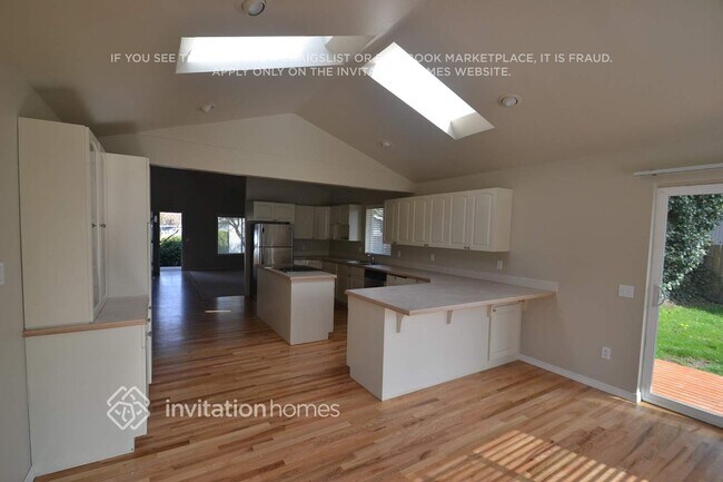 Foto del edificio - 931 S 240th Pl