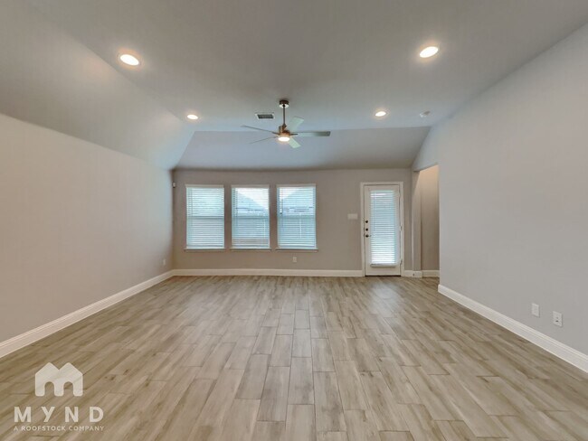 Foto del edificio - 552 Bradley Dr