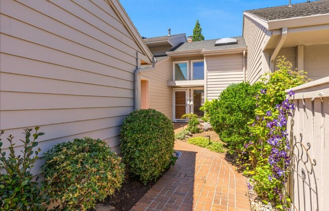 Foto del edificio - Prime Charbonneau Golf Community Location! 2 Bed, 2.5 Bath + Den, A/C, Washer/Dryer and Garage