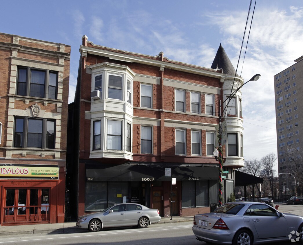 Building Photo - 3301 N Clark St