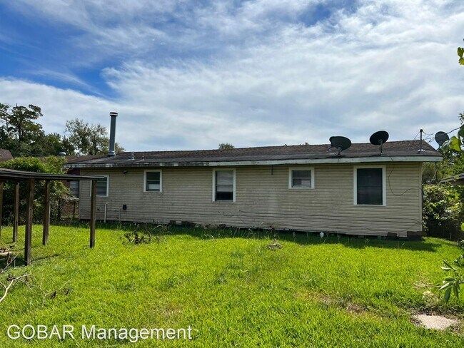 Building Photo - 3 br, 1.5 bath House - 3910 Bowen Dr