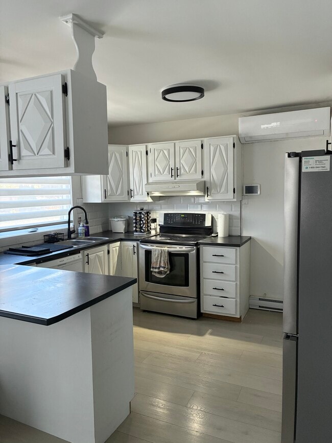 Building Photo - 583 Rue Main