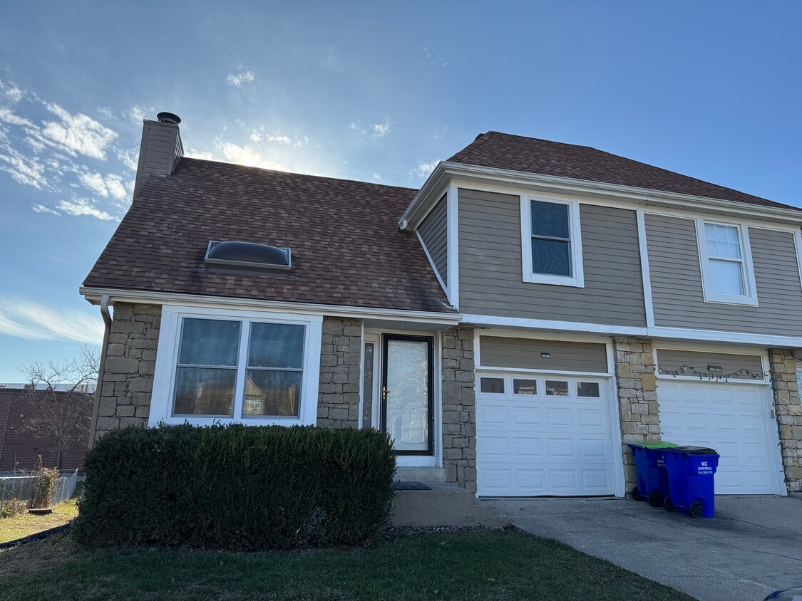 Primary Photo - 13325 W 109th Ter